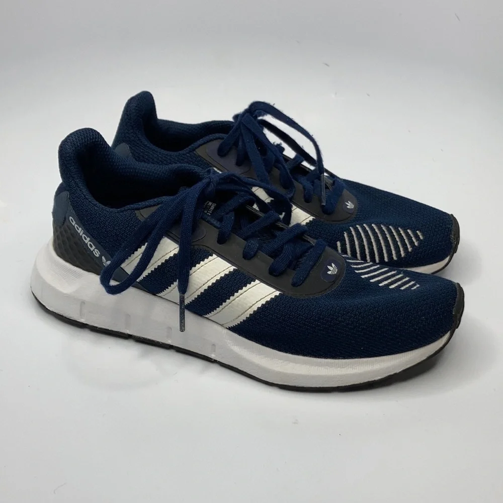 Adidas Originals swift run RF sneakers size 6‎